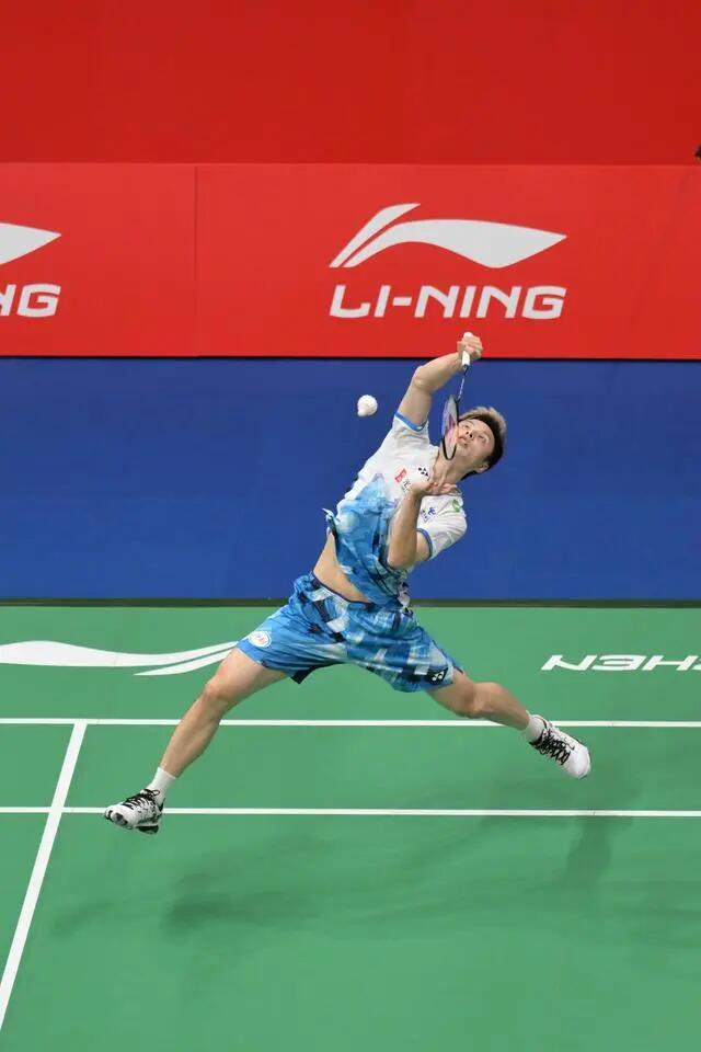 而波兰队则 而波兰队则