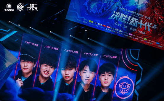 满了悬念与 满了悬念与