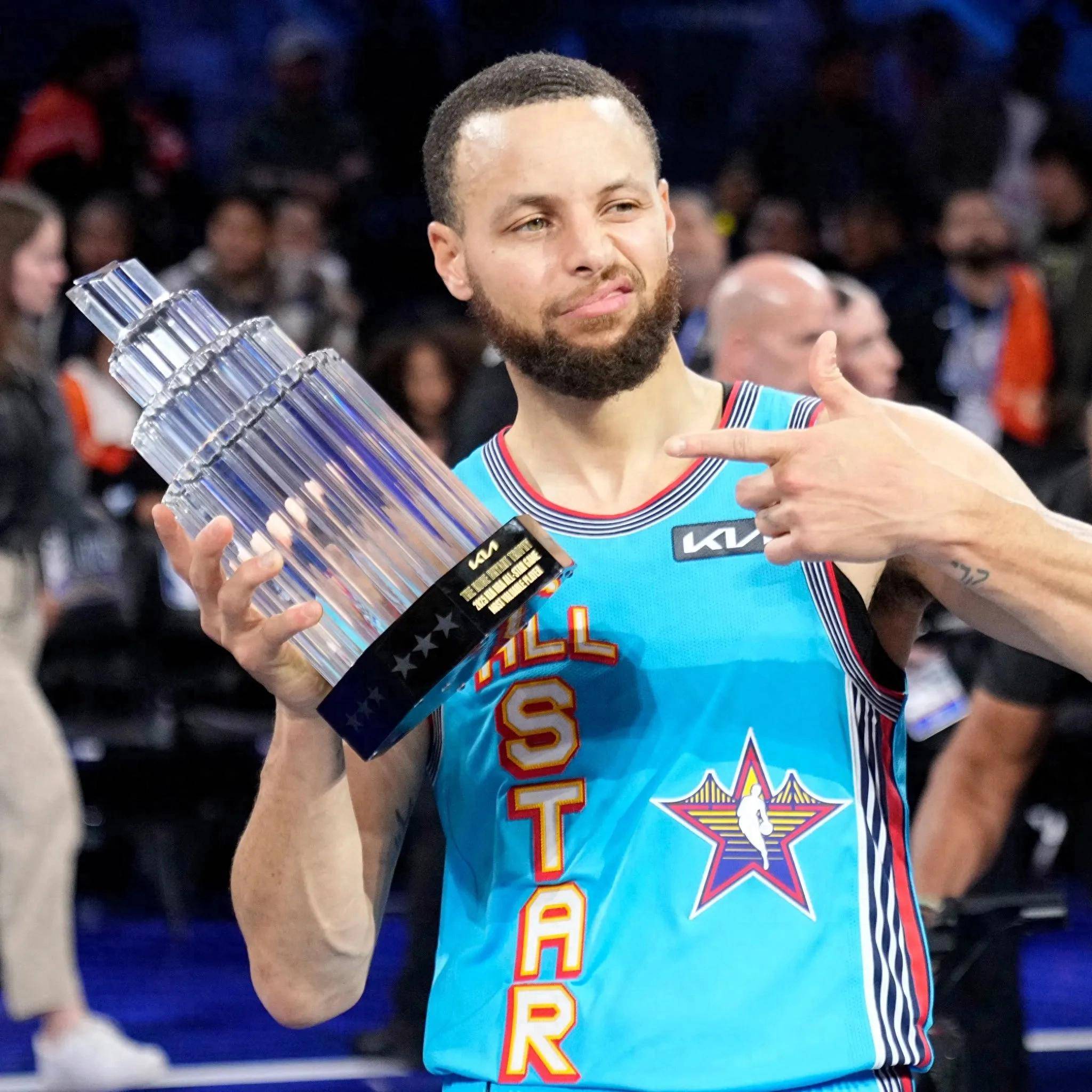 论界为之侧 论界为之侧